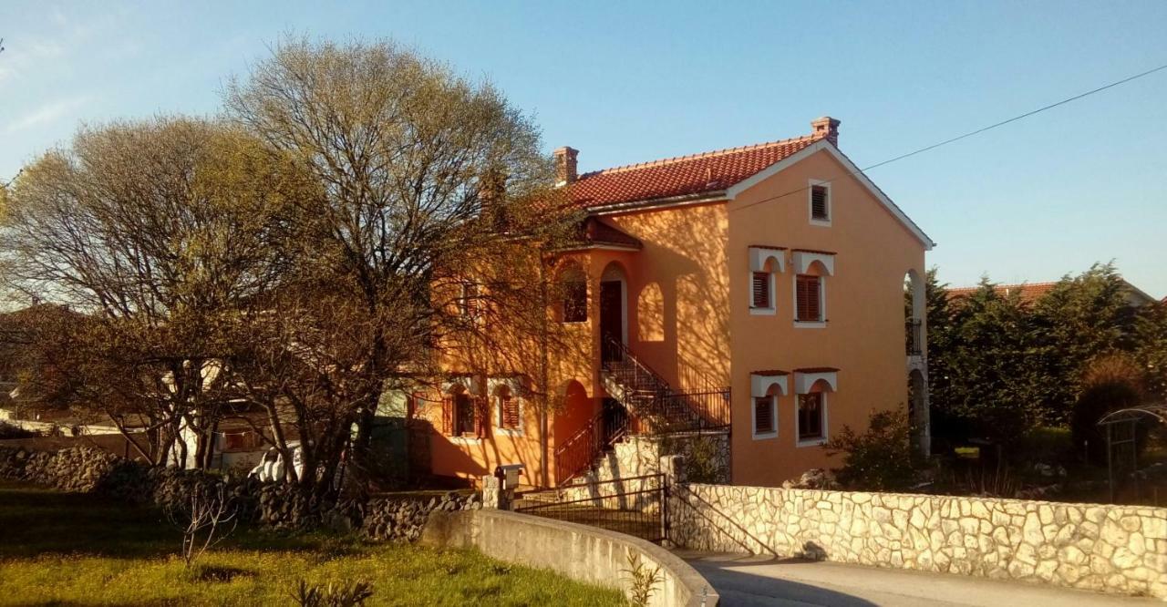 Apartments Laura Pinezići Екстериор снимка